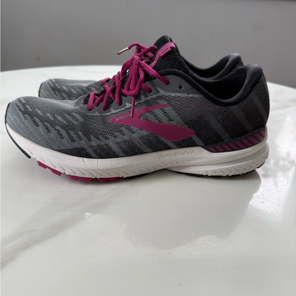 Brooks Women's Athletic Shoes in Gray and Pink